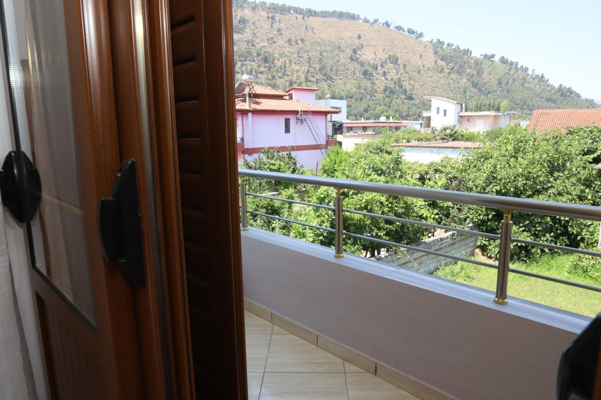 Villa Fjorentin Берат Екстериор снимка
