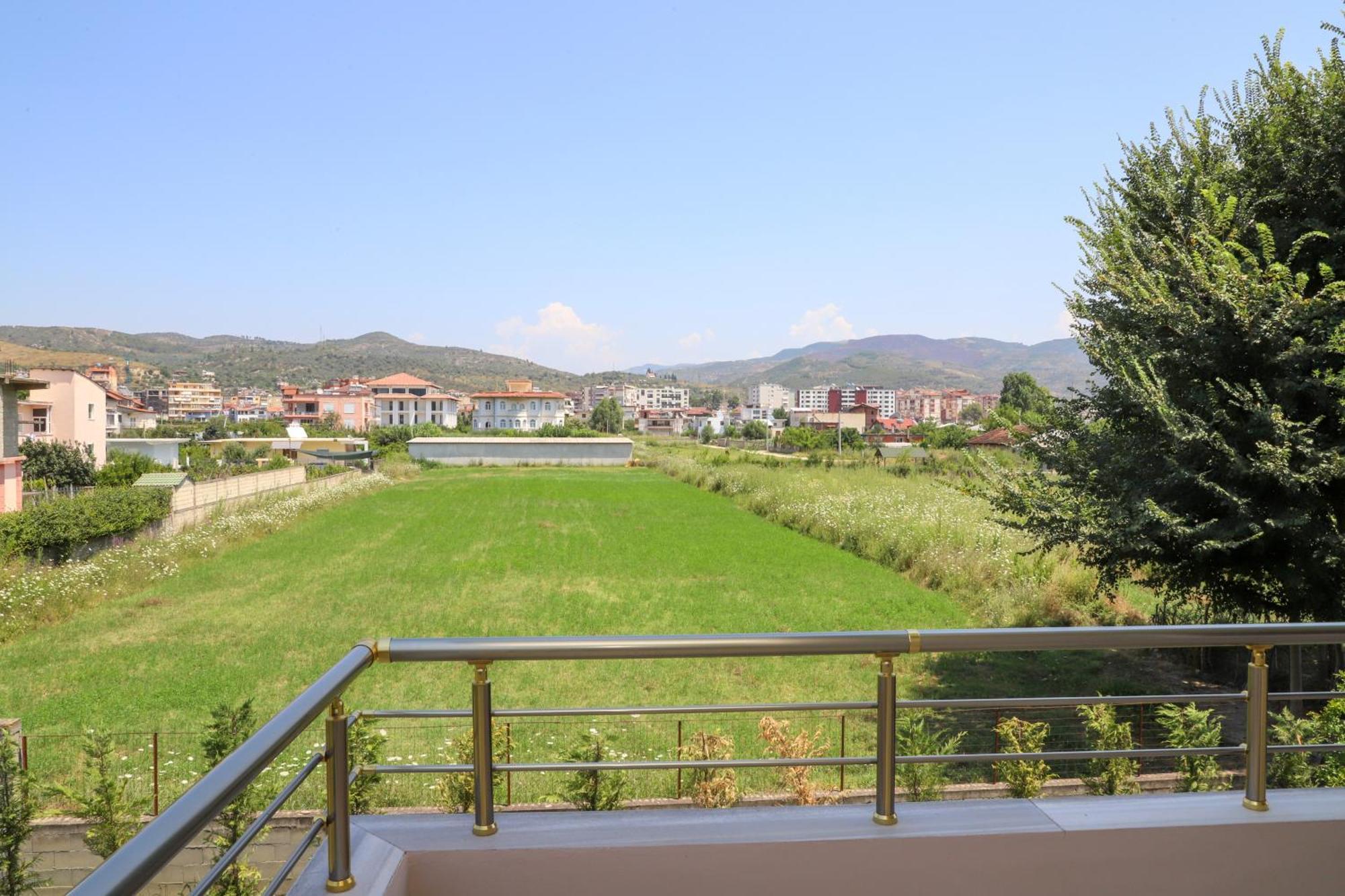 Villa Fjorentin Берат Екстериор снимка