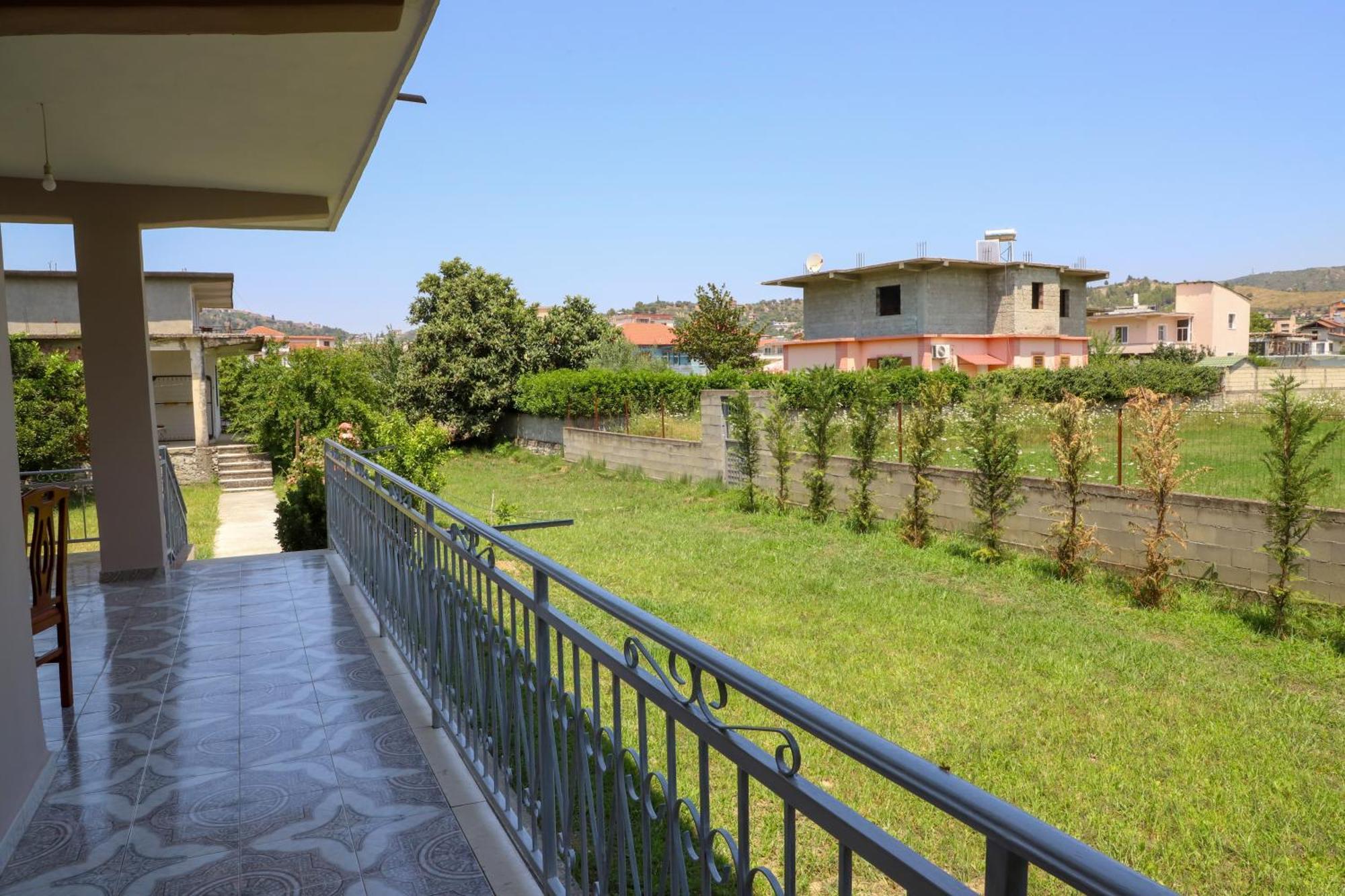 Villa Fjorentin Берат Екстериор снимка