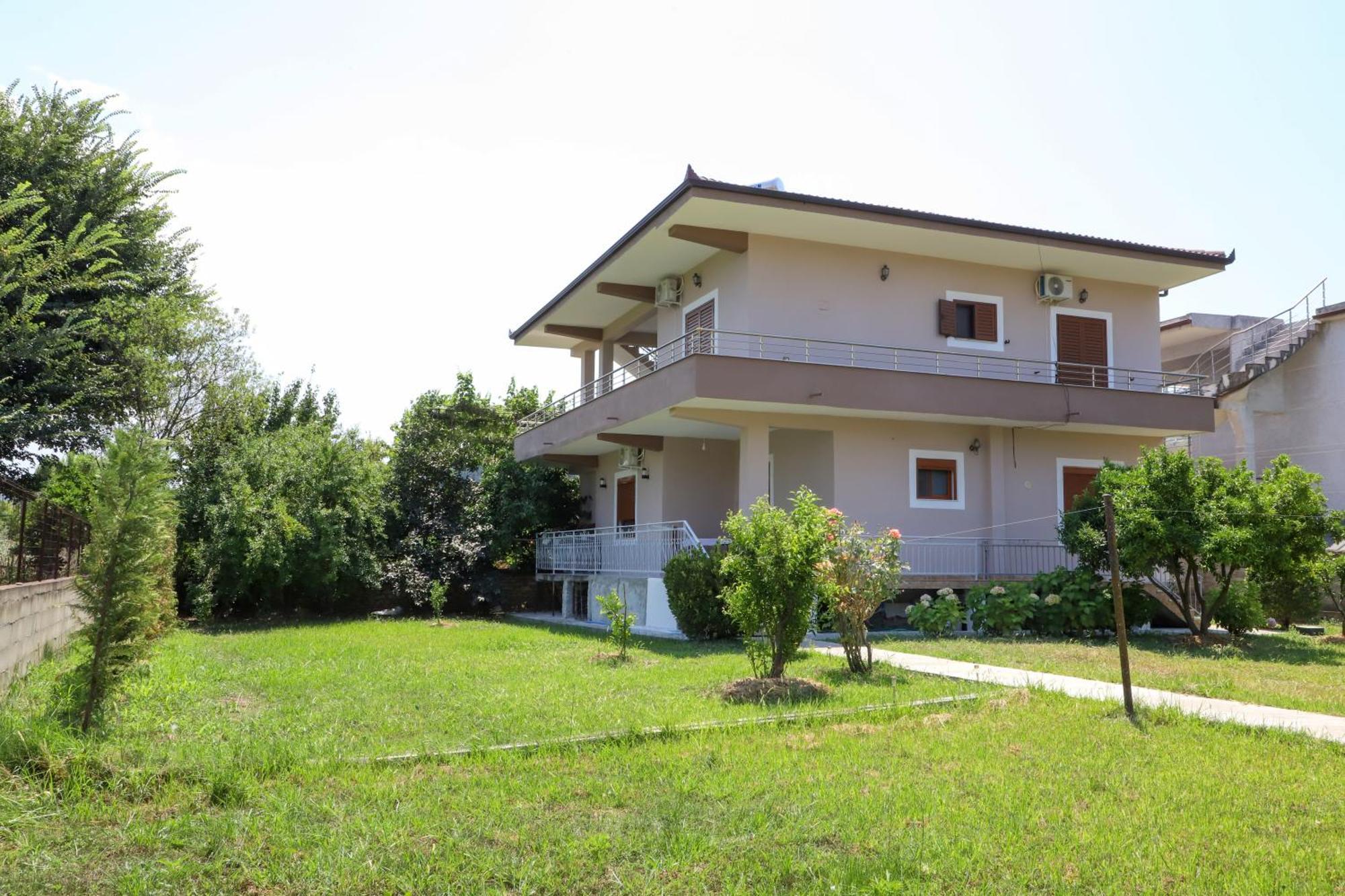 Villa Fjorentin Берат Екстериор снимка
