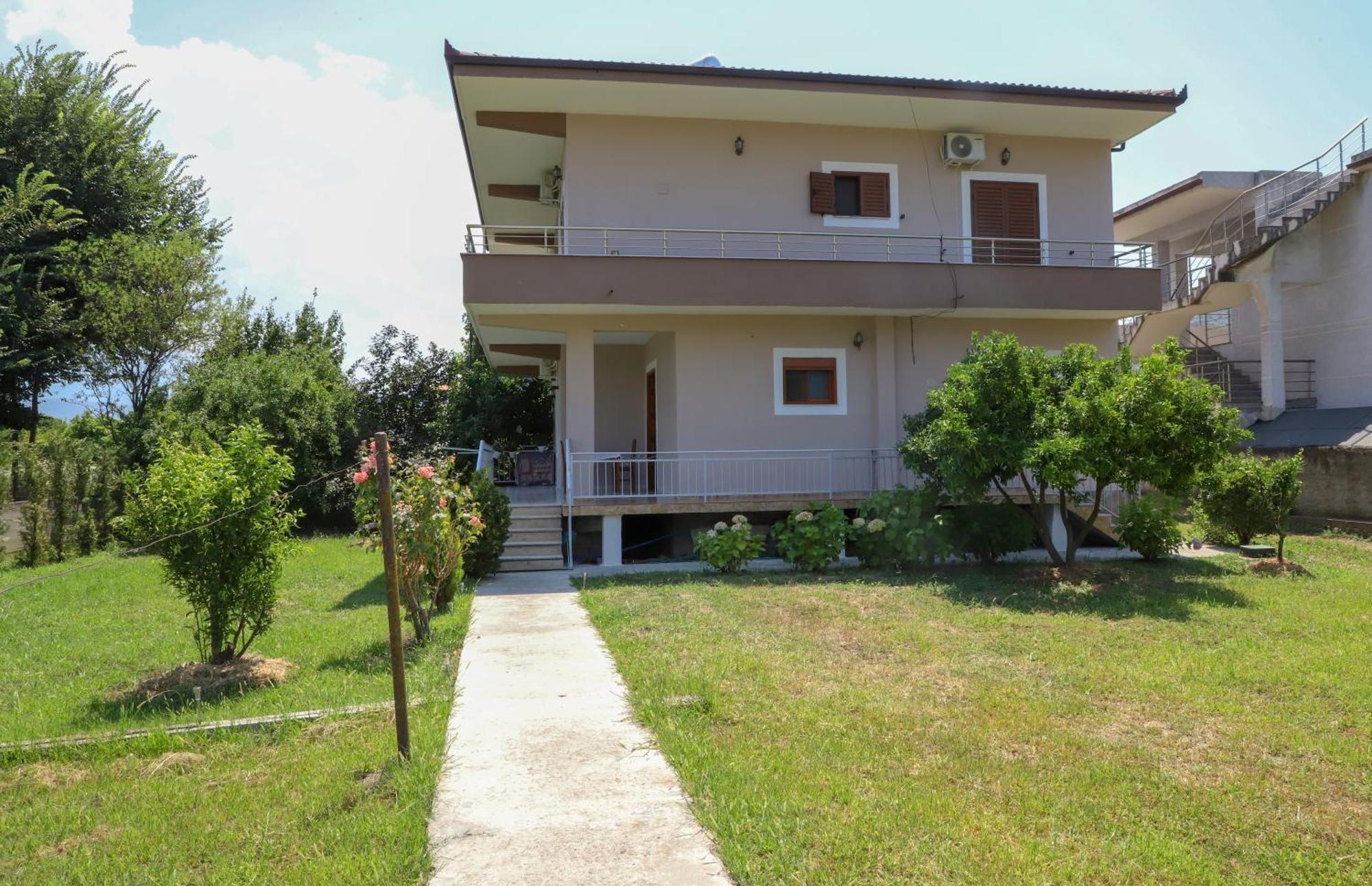 Villa Fjorentin Берат Екстериор снимка